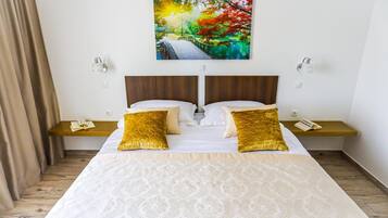 House (Three Bedroom Holiday Home) | Bathroom | Shower, towels