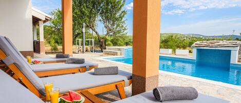 Rumah (Three Bedroom Holiday Home) | Kolam renang | Kolam renang outdoor musiman