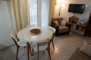 Apartment (Two Bedroom Apartment) | Wohnzimmer