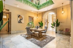 Double Room | Living area | TV