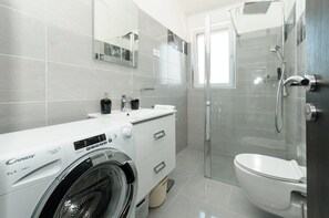 Villa (Five Bedroom Villa) | Bathroom