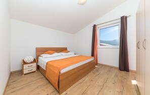 4 bedrooms, free WiFi - Stylish Apartments With Shared Pool, Sea Views, and Sun Terrace (Kastela)