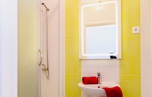 Bathroom - Stylish Apartments With Shared Pool, Sea Views, and Sun Terrace (Kastela)