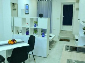 Studio (Studio Apartments) | Eigene Kochnische | Kühlschrank