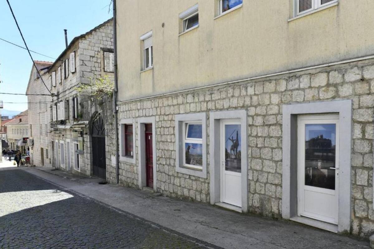 Studio (Studio Apartments) | Exterior