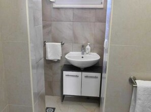 Studio (Studio Apartments) | Bathroom | Shower, towels - Charming Sinj Town Studio Apartments (Sinj)