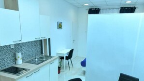 Studio (Studio Apartments) | Bếp nhỏ riêng