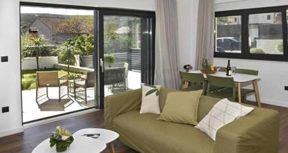 Luxury Slatine Apartments With Terrace and Garden