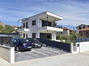 Huoneisto (One Bedroom Apartment with Terrace) | Ulkopuoli
