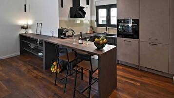 Apartment (One Bedroom Apartment with Terrace) | Private kitchen | Fridge