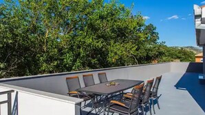 Hus (Three Bedroom Holiday Home) | Balkong
