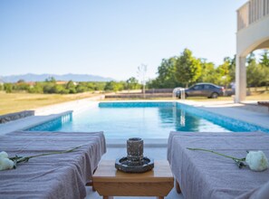 別墅 (Five Bedroom Villa with Pool) | 室外游泳池 | 季節性室外游泳池，提供日光浴躺椅