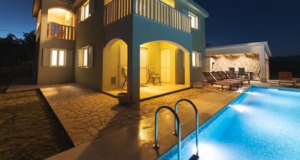 Idyllic Getaway Lovrec Villa With Pool