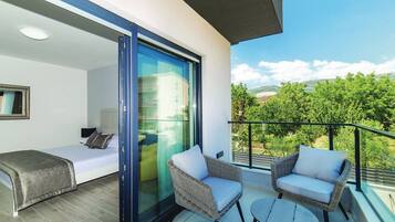 Villa (Eight Bedroom Villa) | Balcón