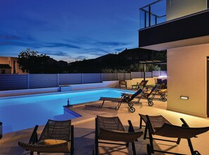 Vila (Eight Bedroom Villa) | Piscina externa | Piscina externa sazonal, espreguiçadeiras