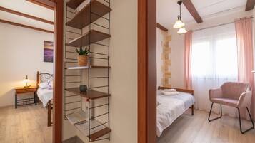 2 bedrooms, cots/infant beds, free WiFi