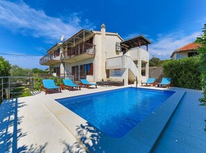 Casa (Six Bedroom Holiday Home) | Piscina externa | Piscina externa sazonal, espreguiçadeiras