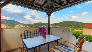 House (Six Bedroom Holiday Home) | Terrace/patio