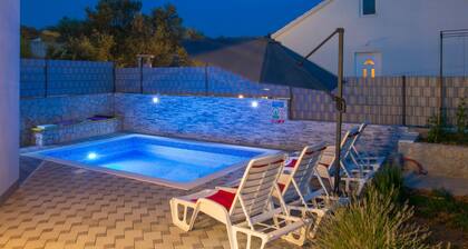Elegant Oasis Vinisce Villa With Pool