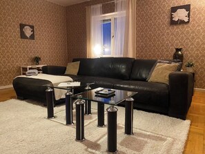 Smart TV, chimenea y estéreo