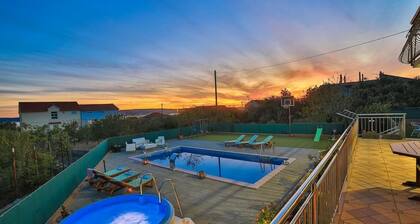 Spacious Holiday Home With Pool and Hot Tub in Kastel Stari