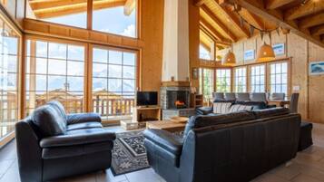 Chalet | Living area