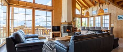 Chalet | Living area