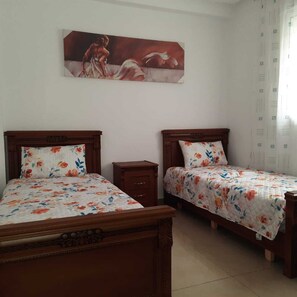 3 bedrooms, iron/ironing board, travel crib, internet