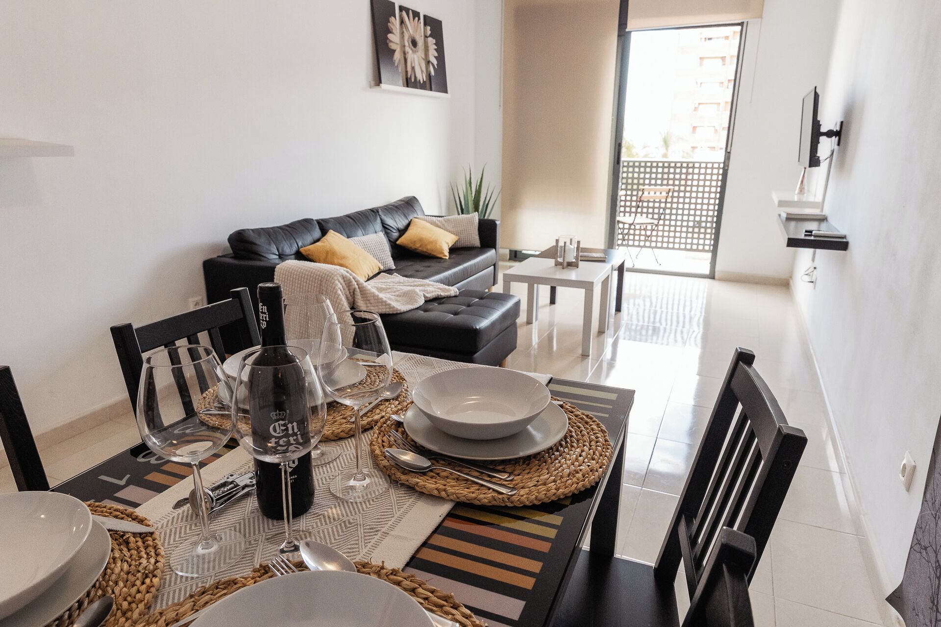 標準公寓, 2 間臥室, 城市景觀 | 起居區 | 25-吋平面電視，提供有線頻道