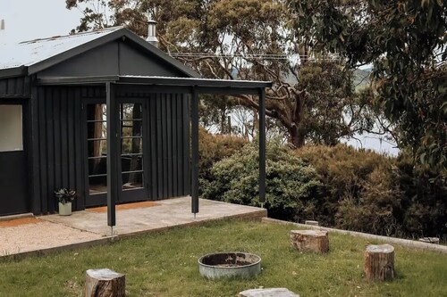 Rising Hut ~ Cygnet, Tasmania