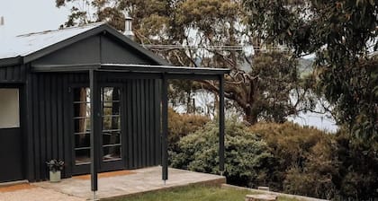 Rising Hut ~ Cygnet, Tasmania