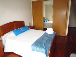 2 bedrooms, iron/ironing board, free WiFi, bed sheets - SUCASA APARTMENT (Caniço)