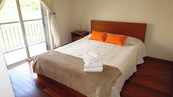 2 slaapkamers, een strijkplank/strijkijzer, gratis wifi, beddengoed