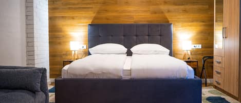 2 bedrooms, cots/infant beds, free WiFi