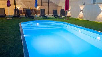4 outdoor pools, pool umbrellas, sun loungers