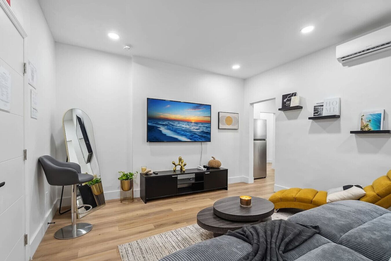 TV, fireplace