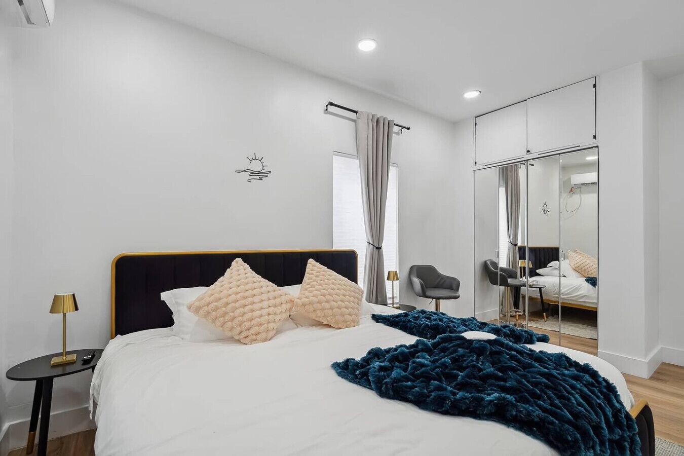 2 Schlafzimmer, Schreibtisch, Bügeleisen/Bügelbrett, Reisekinderbett