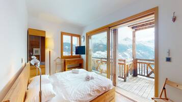 6 bedrooms, individually furnished, bed sheets