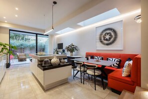 House - Riverside Contemporary (London)