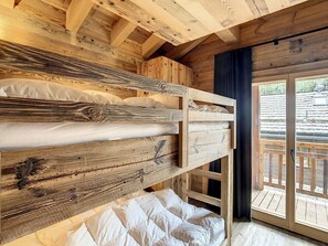 A wooden cabin interior with bunk beds and a balcony. - Lovely Apartment Near ski Lift (Anniviers)