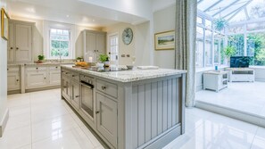 Refrigerador, microondas, horno, lavavajillas