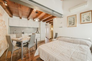 2 chambres, fer et planche à repasser, Wi-Fi, literie fournie