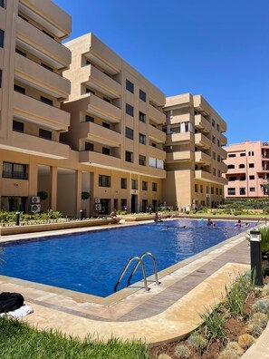 حمام سباحة