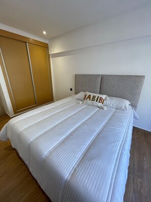 2 bedrooms, iron/ironing board, WiFi, bed sheets - Chic 2-bedroom apartment with Pool ,WiFi, AC in vibrant Marrakesh.
 (Marrakesh)