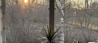 2 stora hus, 20 rum, jacuzzi, bastu, lekplats, sjö, ljud, ljus, TV, bra internet