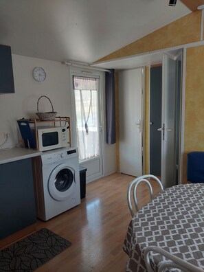 Interior - Mobile home in the countryside. Nature getaway in the heart of Périgord Vert! (Négrondes)