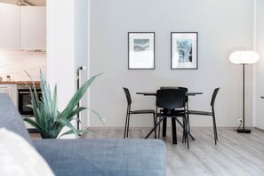 Télévision à écran plat de 32 pouces avec chaînes par satellite