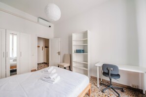 2 slaapkamers, een strijkplank/strijkijzer, wifi, beddengoed