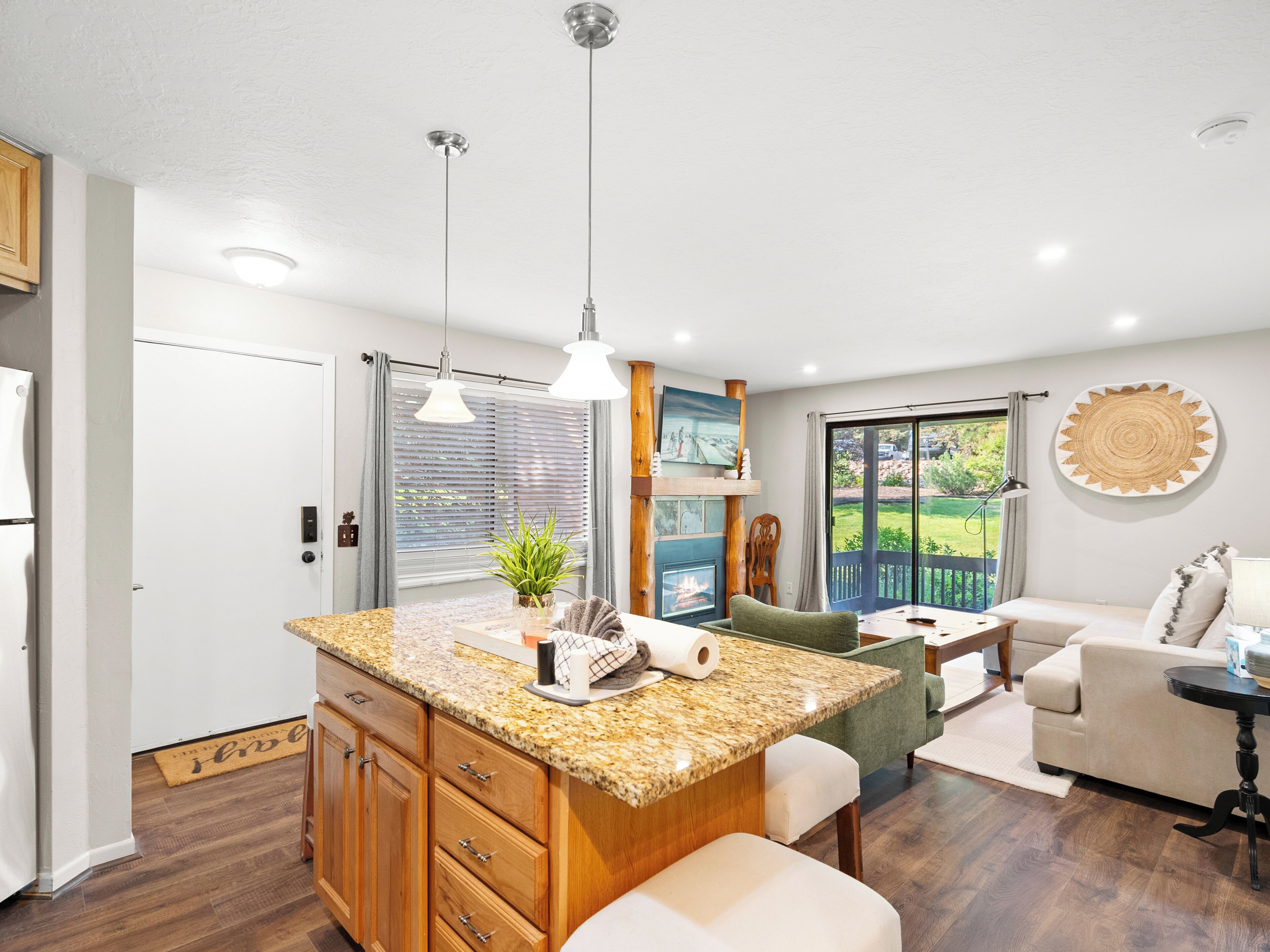 Smart-tv, een open haard en een dvd-speler