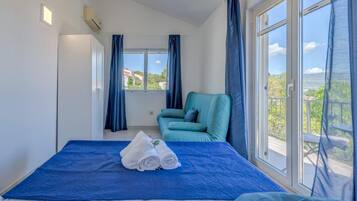 House (Three Bedroom Holiday Home) | 3 bedrooms, free WiFi